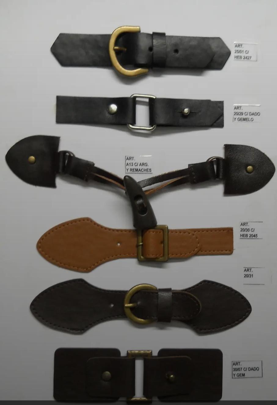 Detalle de alamares y trabas